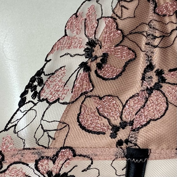 ♥️ VS Sheer Floral Embroidered Bralette - Picture 2 of 4